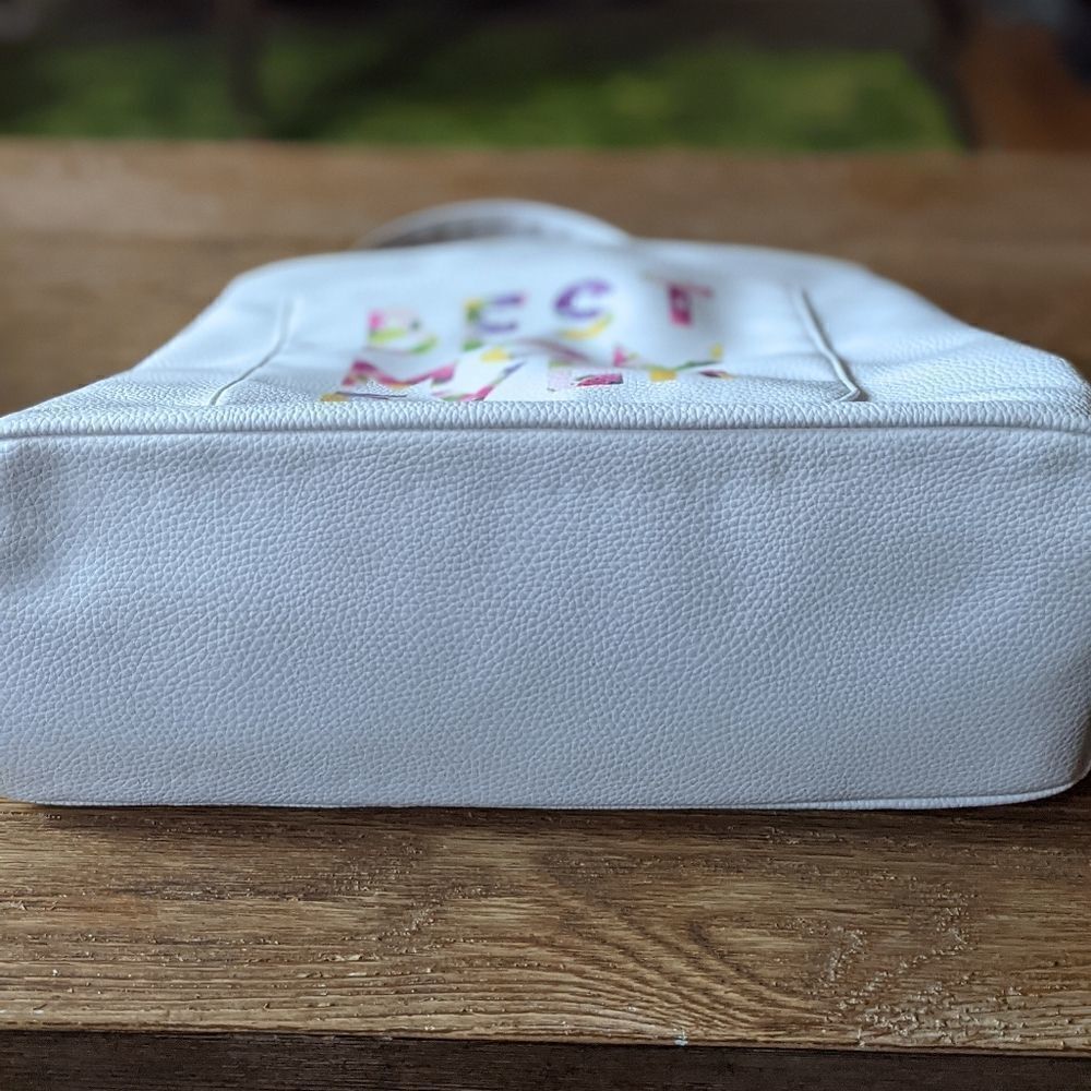 Minicci Best Mom Ever White Vegan Leather Purse - Picture 5 of 13